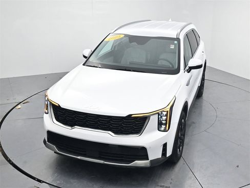 Certified 2025 Kia Sorento S image 47