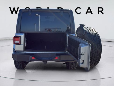 Used 2020 Jeep Wrangler Unlimited Sahara AWD/4WD image 18