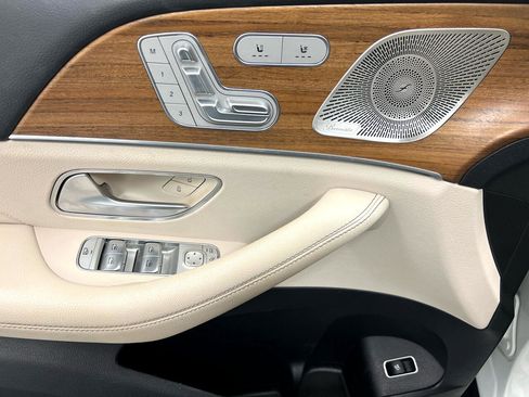 Used 2022 Mercedes-Benz GLE 350 4MATIC w/ AMG Line Exterior image 6