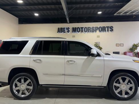 Used 2016 Cadillac Escalade Premium image 4
