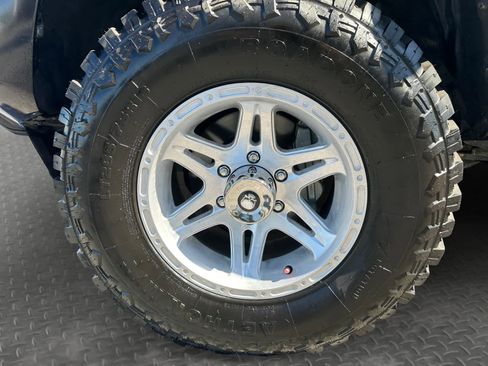 Used 2021 Toyota Tacoma SR AWD/4WD image 9