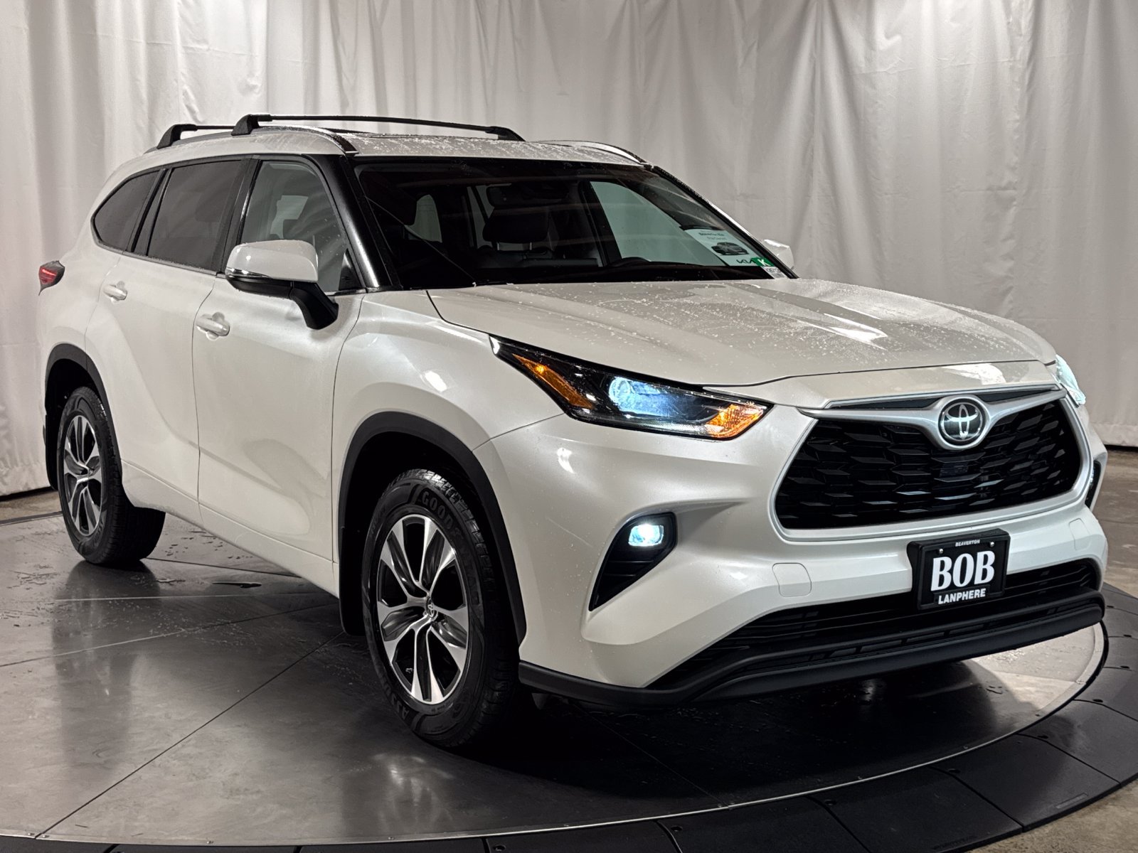 Used 2021 Toyota Highlander XLE AWD/4WD image 7