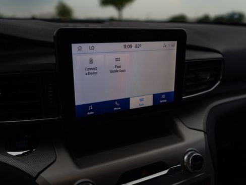Used 2022 Ford Explorer XLT w/ Equipment Group 202A RWD image 19