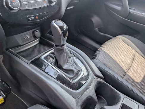 Used 2018 Nissan Rogue S AWD/4WD image 20