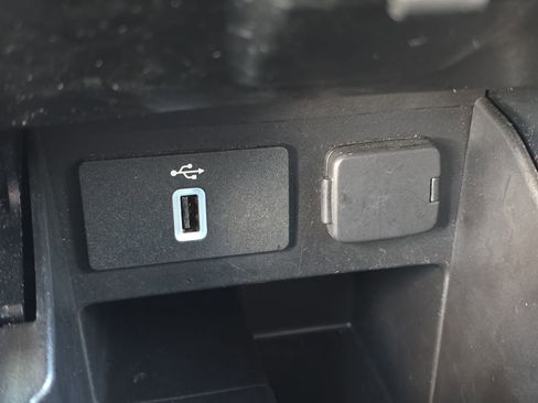 Certified 2018 Ford Explorer XLT w/ Equipment Group 202A image 47