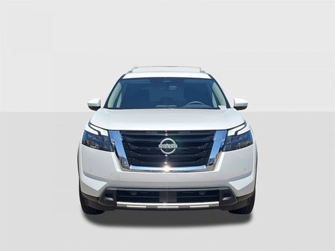 New 2025 Nissan Pathfinder SL image 2
