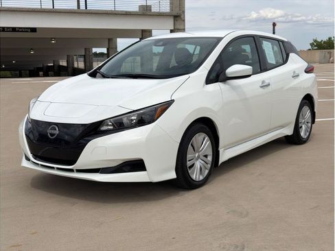Used 2025 Nissan Leaf S FWD image 3