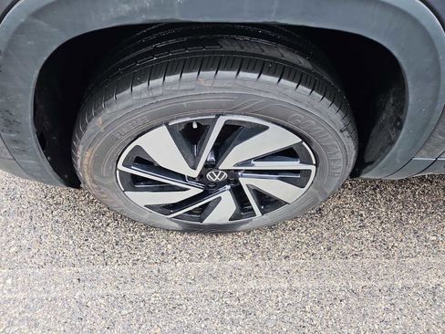 Used 2024 Volkswagen Atlas SEL image 2