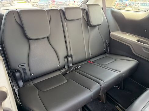 New 2026 Kia Carnival FWD image 23