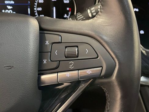 Used 2025 Cadillac XT6 Premium Luxury image 39