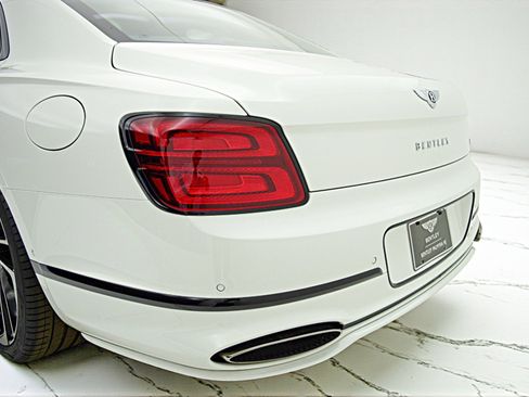 New 2025 Bentley Flying Spur Plug-In Hybrid image 19