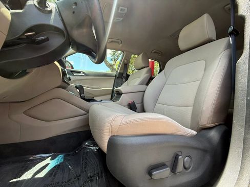 Used 2019 Hyundai Tucson Value FWD image 18