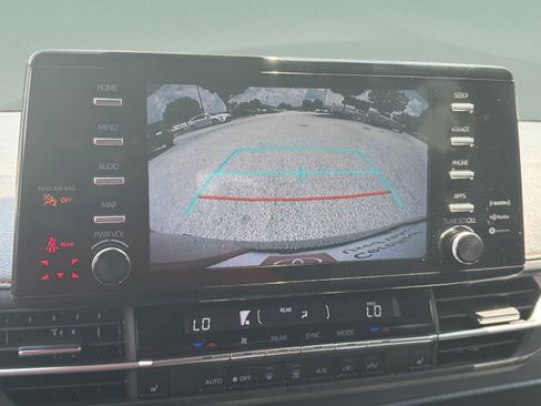 Certified 2023 Toyota Sienna XSE FWD image 9
