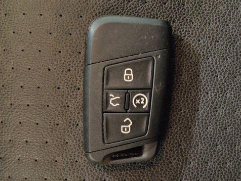 Used 2023 Volkswagen Jetta SE FWD image 32