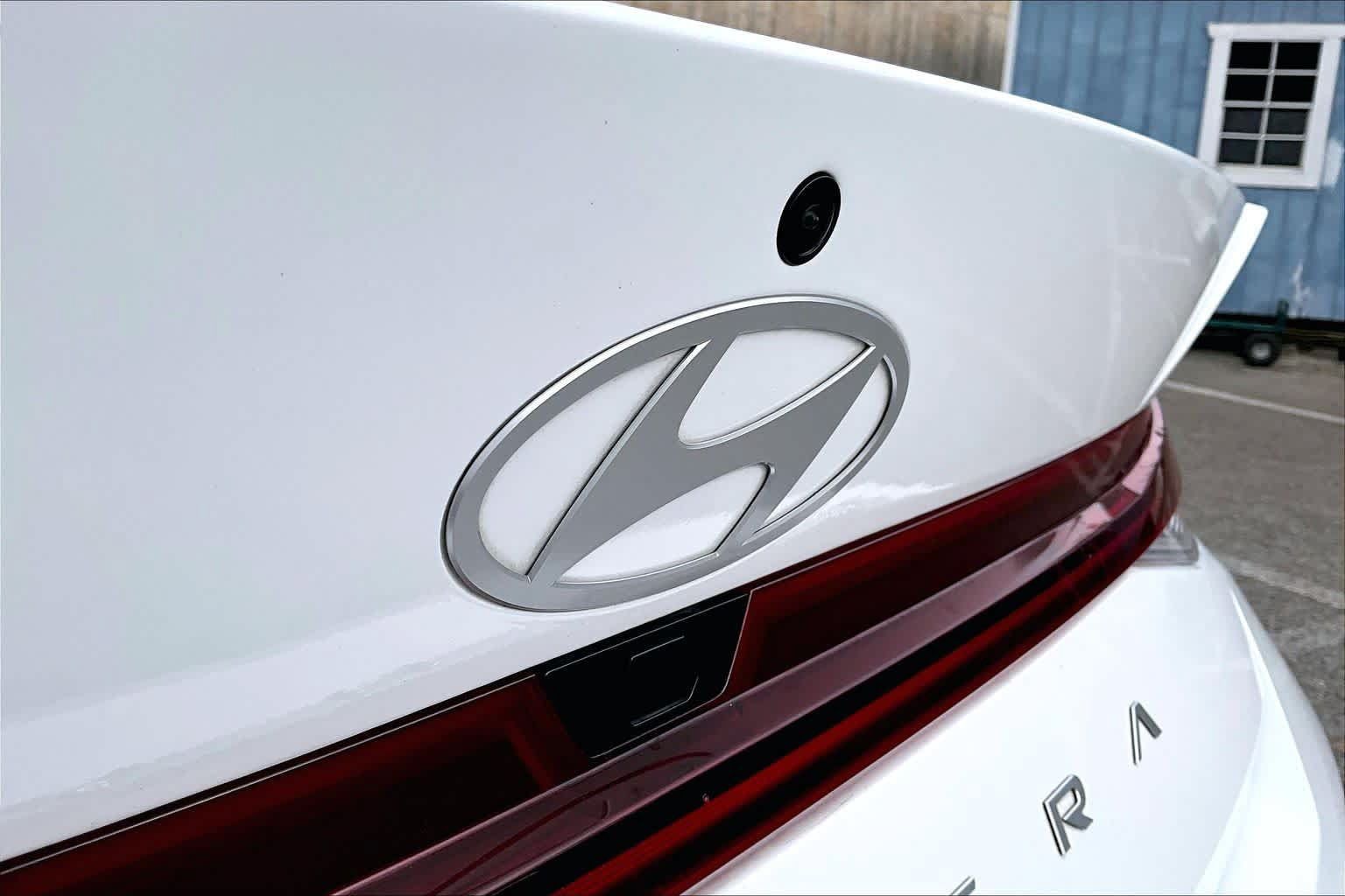 Used 2025 Hyundai Elantra SEL FWD image 31