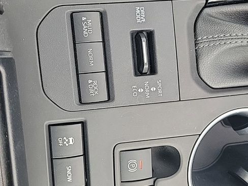 Used 2022 Toyota Highlander XLE image 20