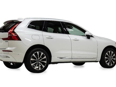 Used 2023 Volvo XC60 B5 Plus AWD/4WD image 3