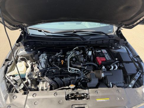 Used 2025 Nissan Altima 2.5 SV FWD image 32