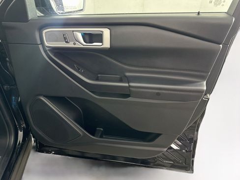 Used 2020 Ford Explorer Platinum AWD/4WD image 36
