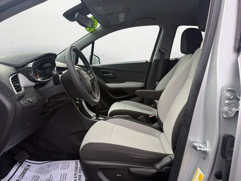 Used 2022 Chevrolet Trax LS w/ Tint and Cruise Package image 10