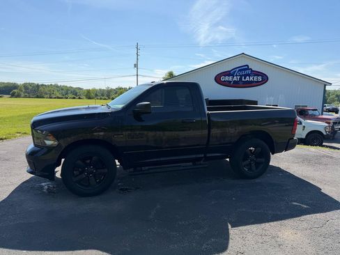 Used 2017 RAM 1500 Express w/ Black Ram 1500 Express Group AWD/4WD image 8