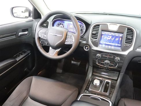 Used 2022 Chrysler 300 Touring image 19