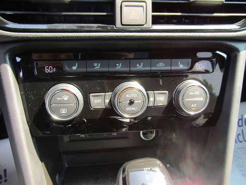 New 2024 Volkswagen Taos SE image 27