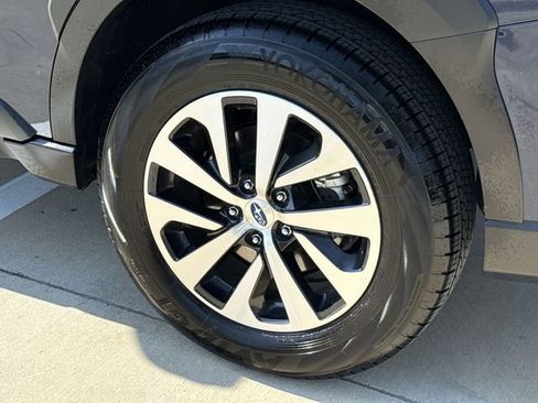 Certified 2025 Subaru Outback Premium AWD/4WD image 12