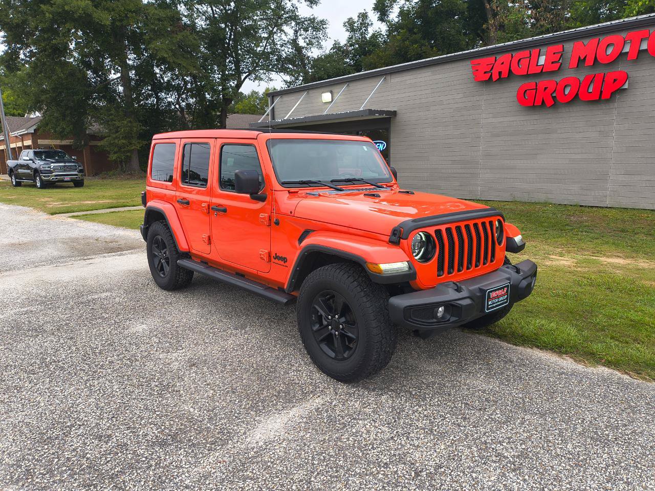 Used 2023 Jeep Wrangler Unlimited Sahara AWD/4WD image 2