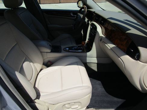 Used 2004 Jaguar XJ8 RWD image 24