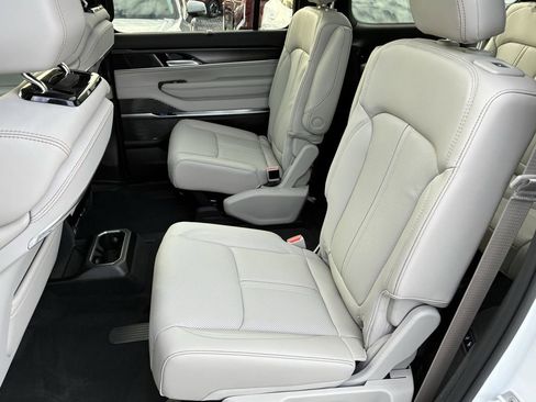 New 2026 Jeep Grand Wagoneer Summit AWD/4WD image 29