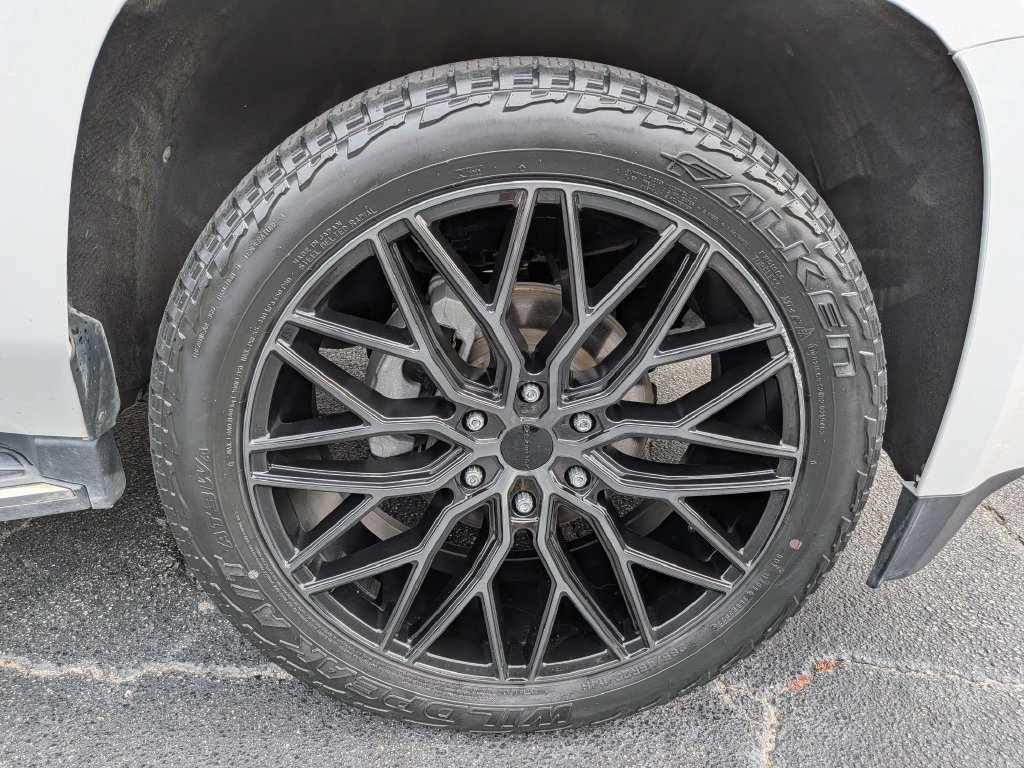 Used 2019 GMC Yukon XL Denali w/ Enhanced Security Package RWD image 12