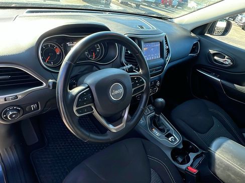 Used 2019 Jeep Cherokee Latitude w/ Cold Weather Group image 21