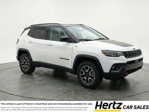 Used 2025 Jeep Compass Trailhawk AWD/4WD image 1
