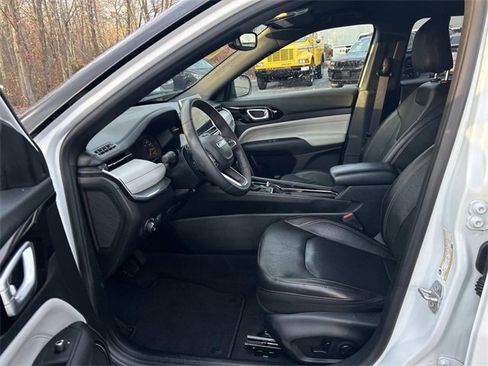 Used 2023 Jeep Compass Limited image 10