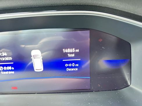 Used 2025 Volkswagen Jetta SE image 40