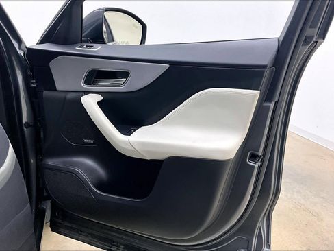 Used 2017 Jaguar F-PACE Prestige image 25