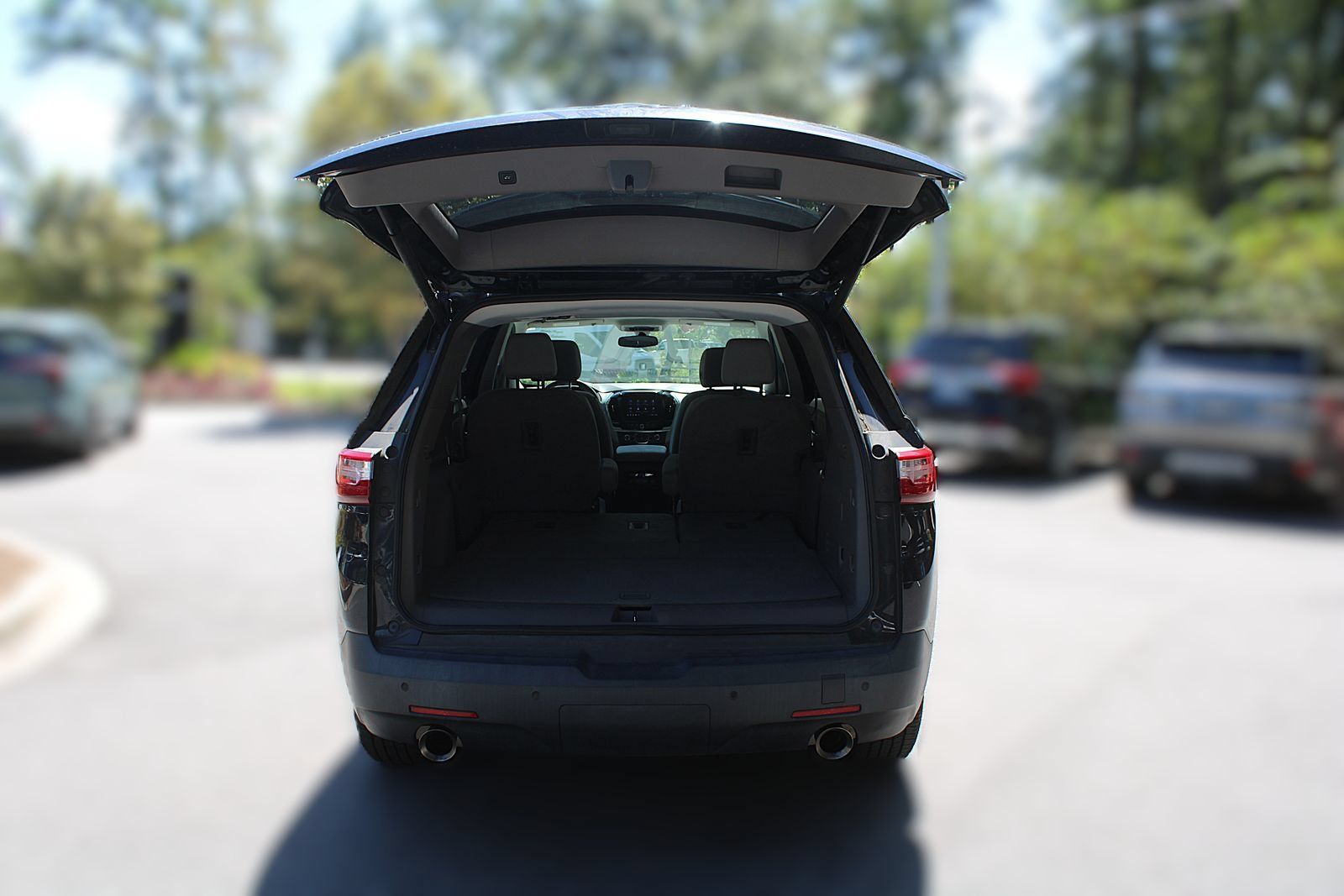 Used 2020 Chevrolet Traverse LT FWD image 9