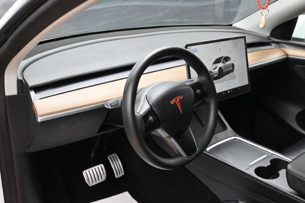 Used 2025 Tesla Model Y Performance AWD/4WD image 9
