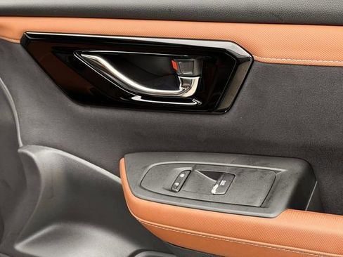 Used 2025 Subaru Forester Touring image 28