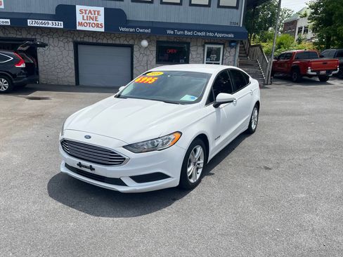 Used 2018 Ford Fusion SE FWD image 2