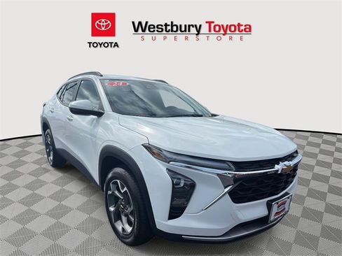 Used 2024 Chevrolet Trax LT w/ Driver Confidence Package image 1