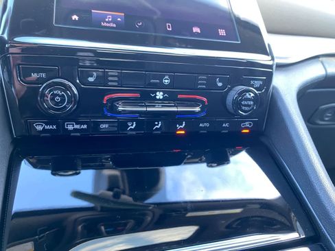 Used 2025 Jeep Grand Cherokee L Laredo image 34