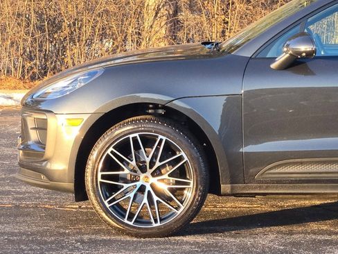 Used 2025 Porsche Macan image 11