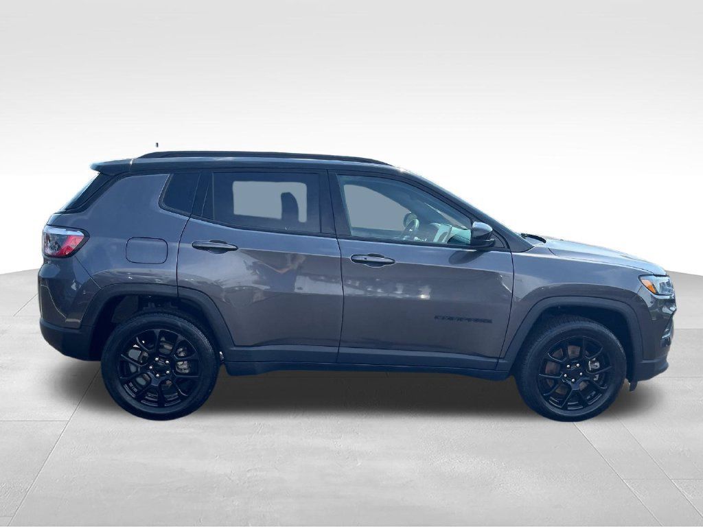 Used 2023 Jeep Compass Latitude AWD/4WD image 6