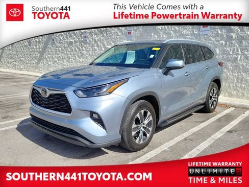 Used 2022 Toyota Highlander XLE FWD image 1