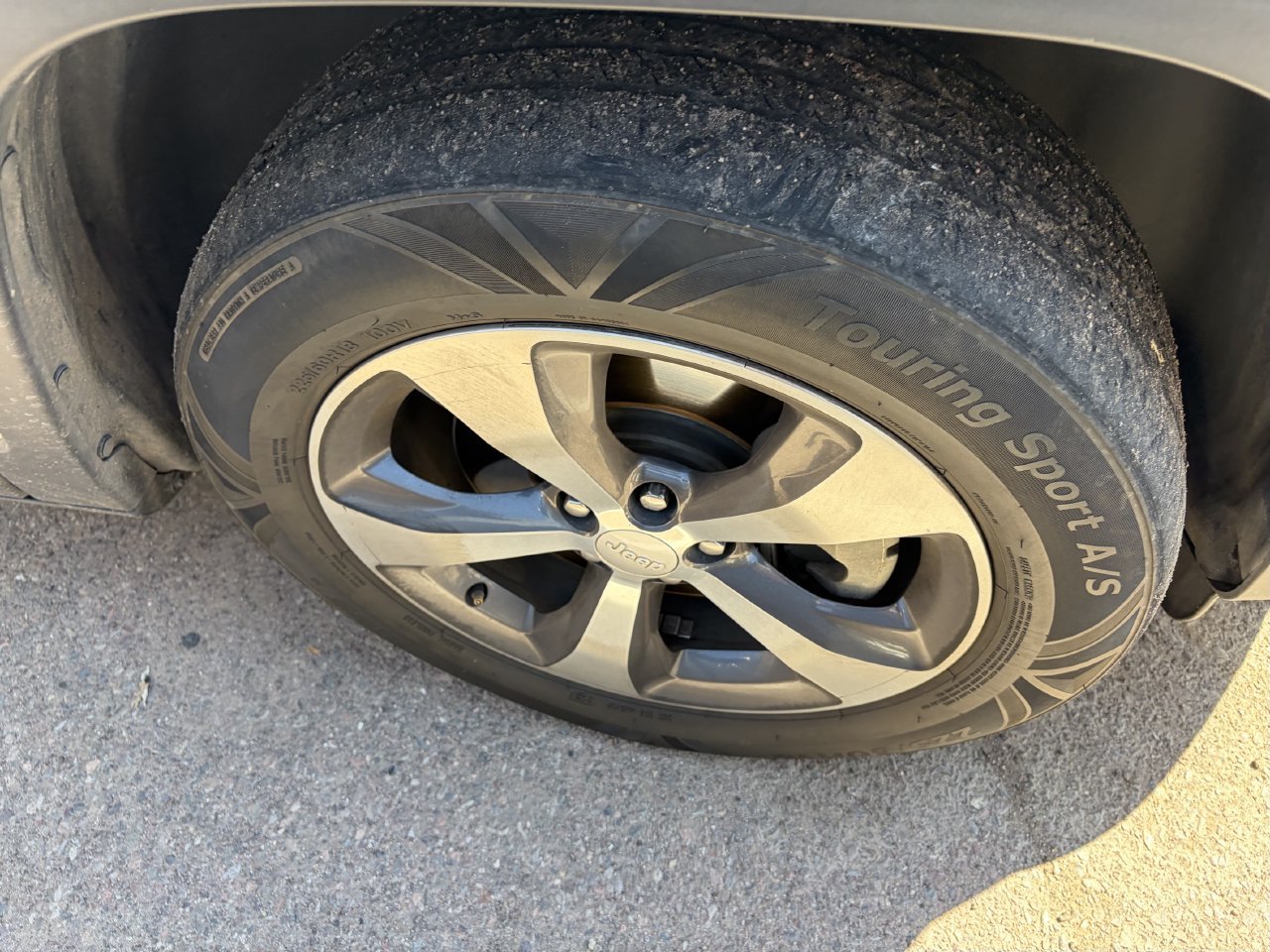 Used 2019 Jeep Cherokee Limited AWD/4WD image 11