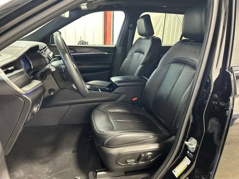 Used 2023 Jeep Grand Cherokee L Overland AWD/4WD image 13