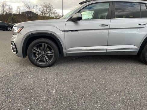 Used 2021 Volkswagen Atlas SE w/ Panoramic Sunroof Package image 2
