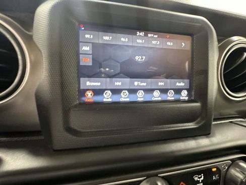 Used 2023 Jeep Wrangler Sport S image 13